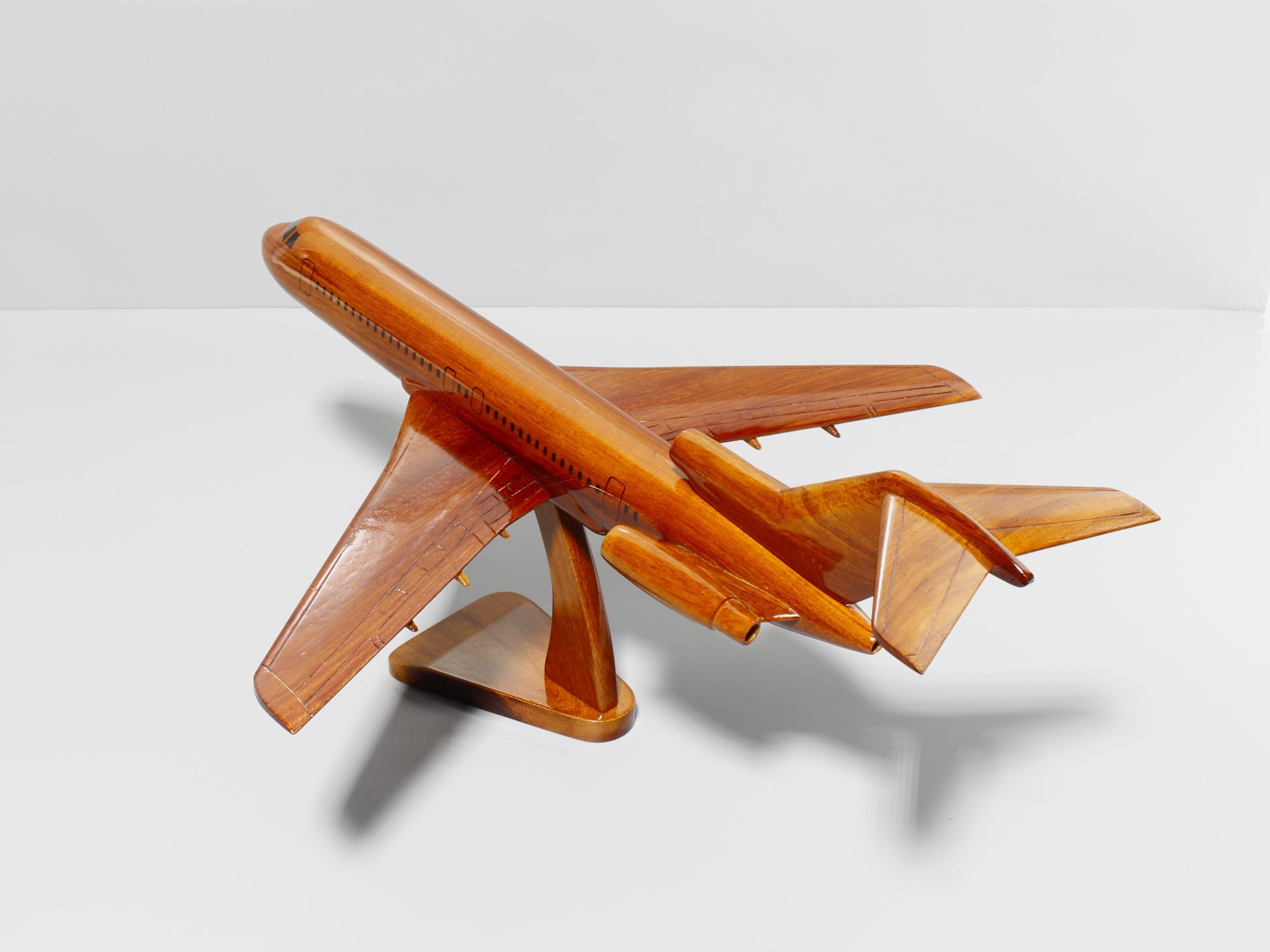 Boeing 727 replica model – rear left dynamic view