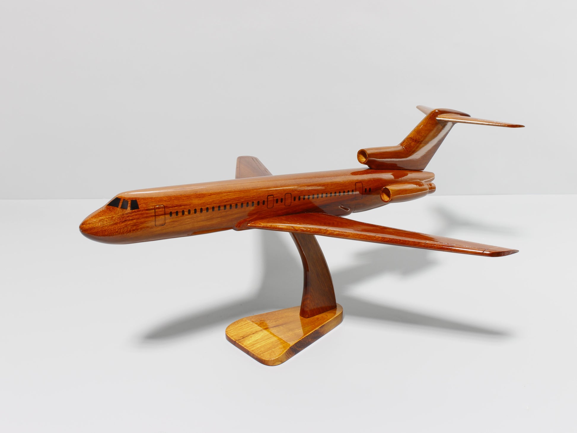 Left side perspective of Boeing 727 airplane model