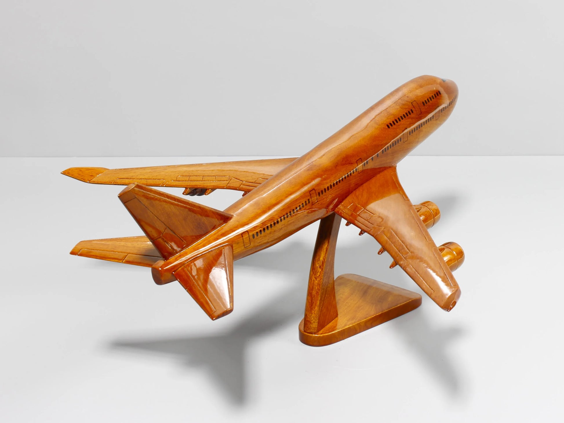 Boeing 747 mahogany aircraft replica – back right perspective