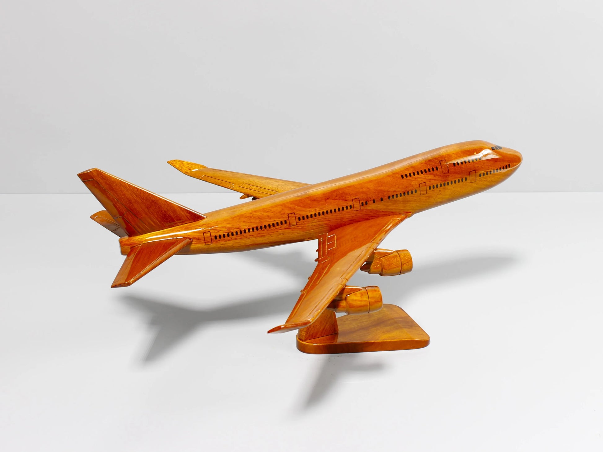 Right side profile of Boeing 747 wooden display model – luxury finish