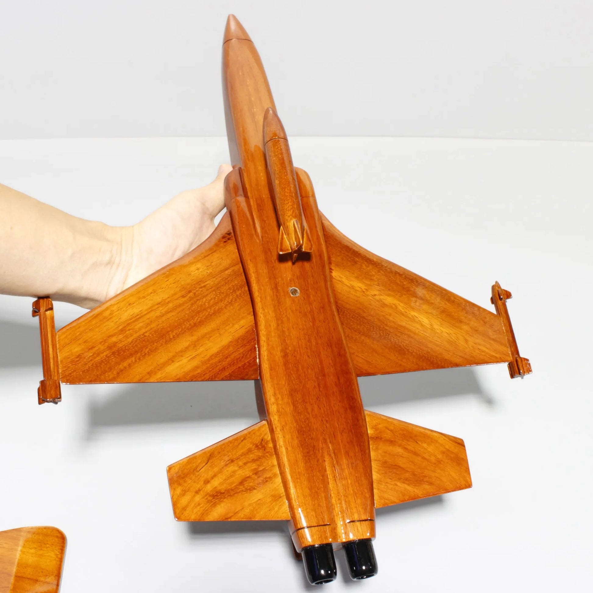 Bottom angle of F-5 Tiger II wooden model fighter jet with swept wings – Premiumwoodart