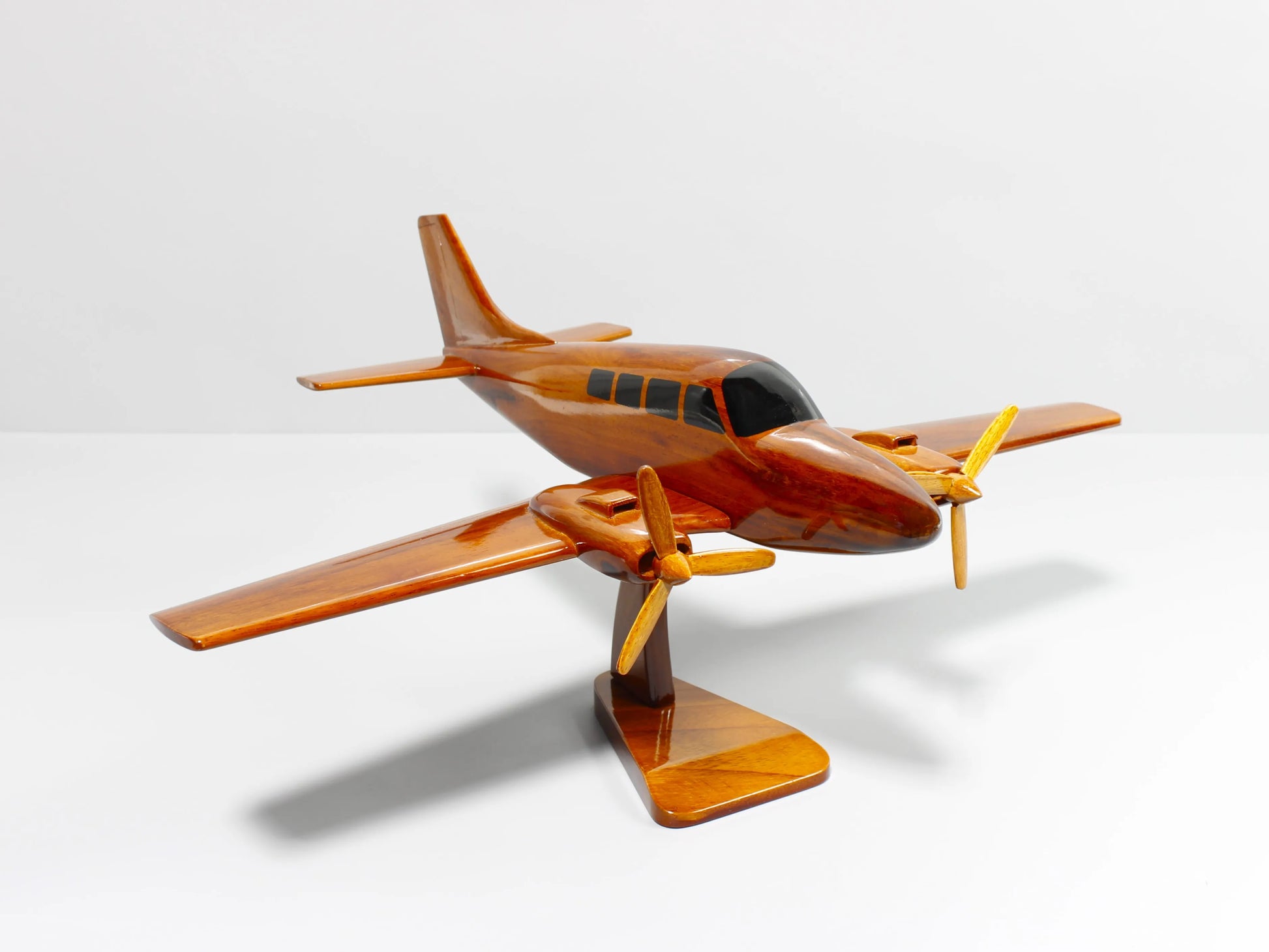G58 Baron wooden model for aviation display with realistic details – Premiumwoodart