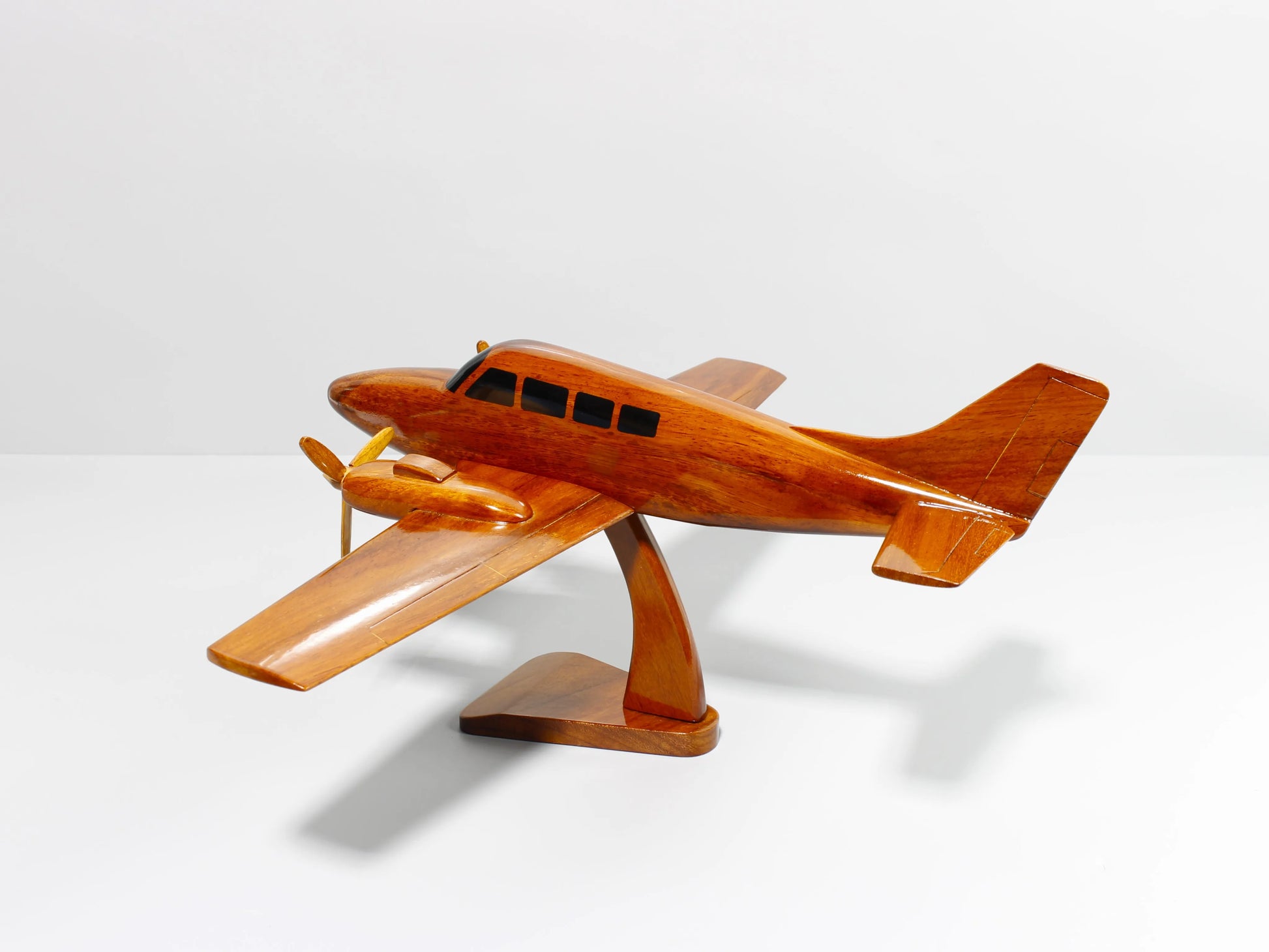 Collector's edition G58 Baron plane model crafted in solid wood – Premiumwoodart