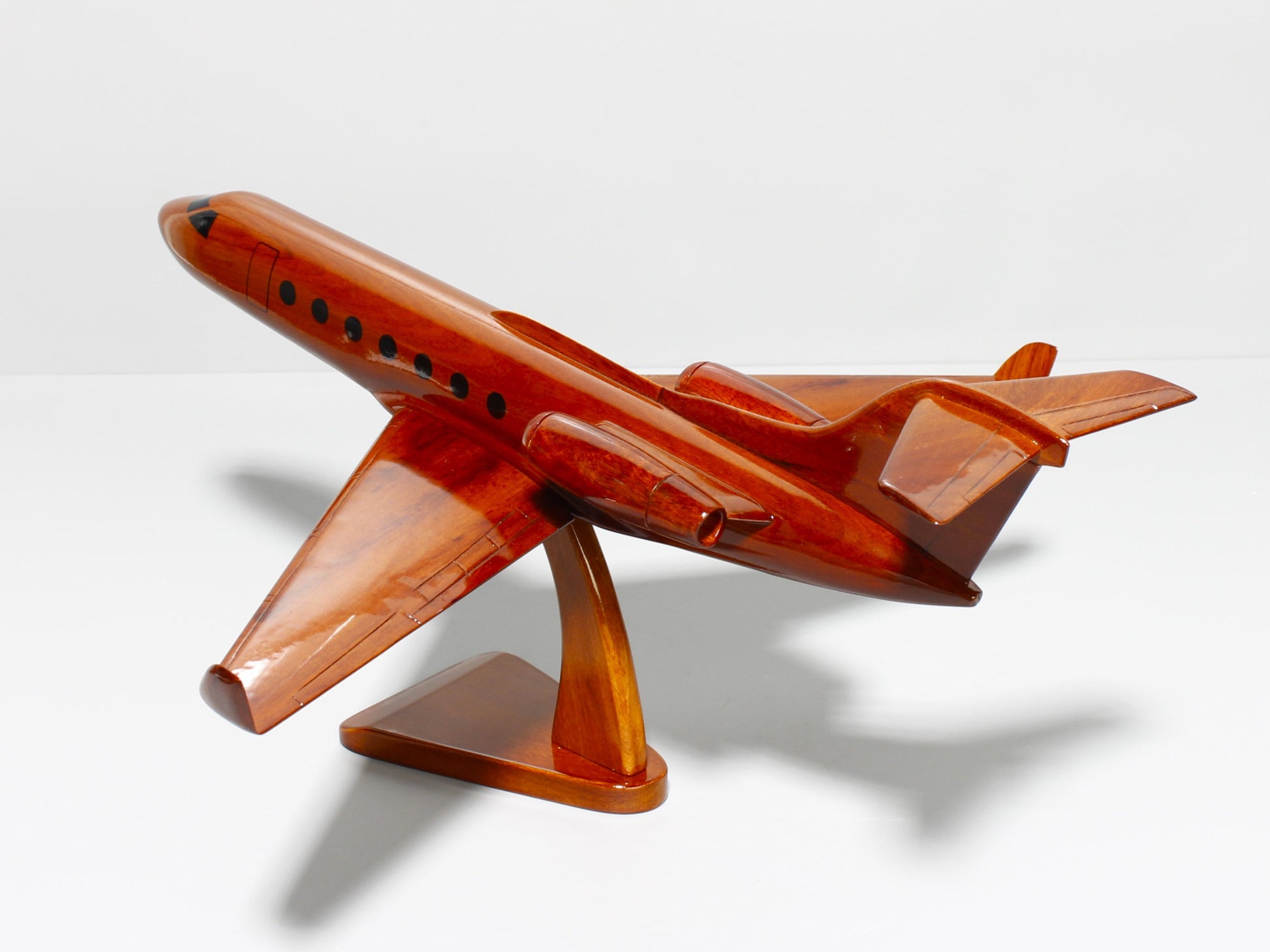 Close-up of cockpit and fuselage – Gulfstream G550 wooden jet