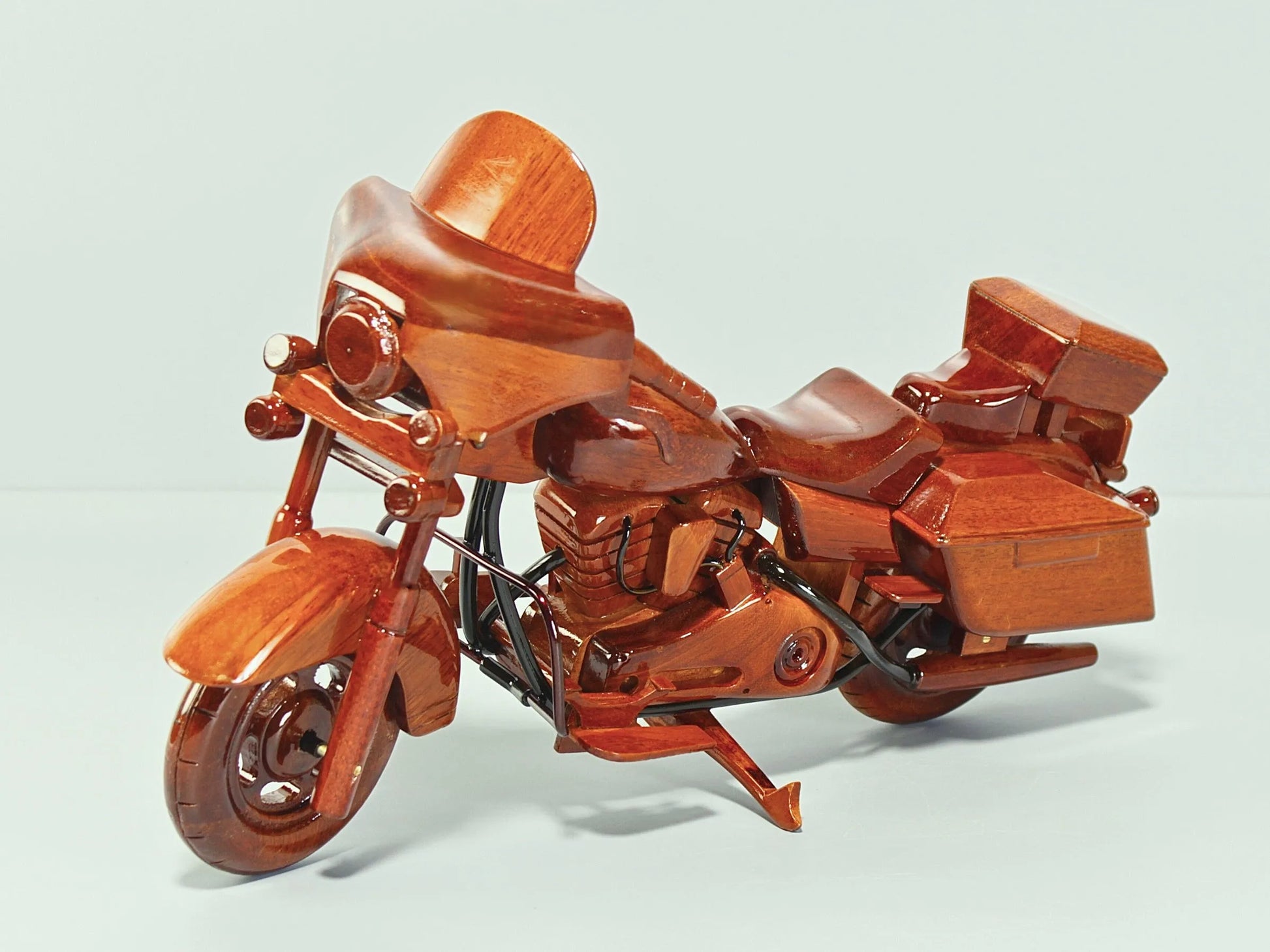 Harley Police wood model – front view with batwing fairing and saddlebags