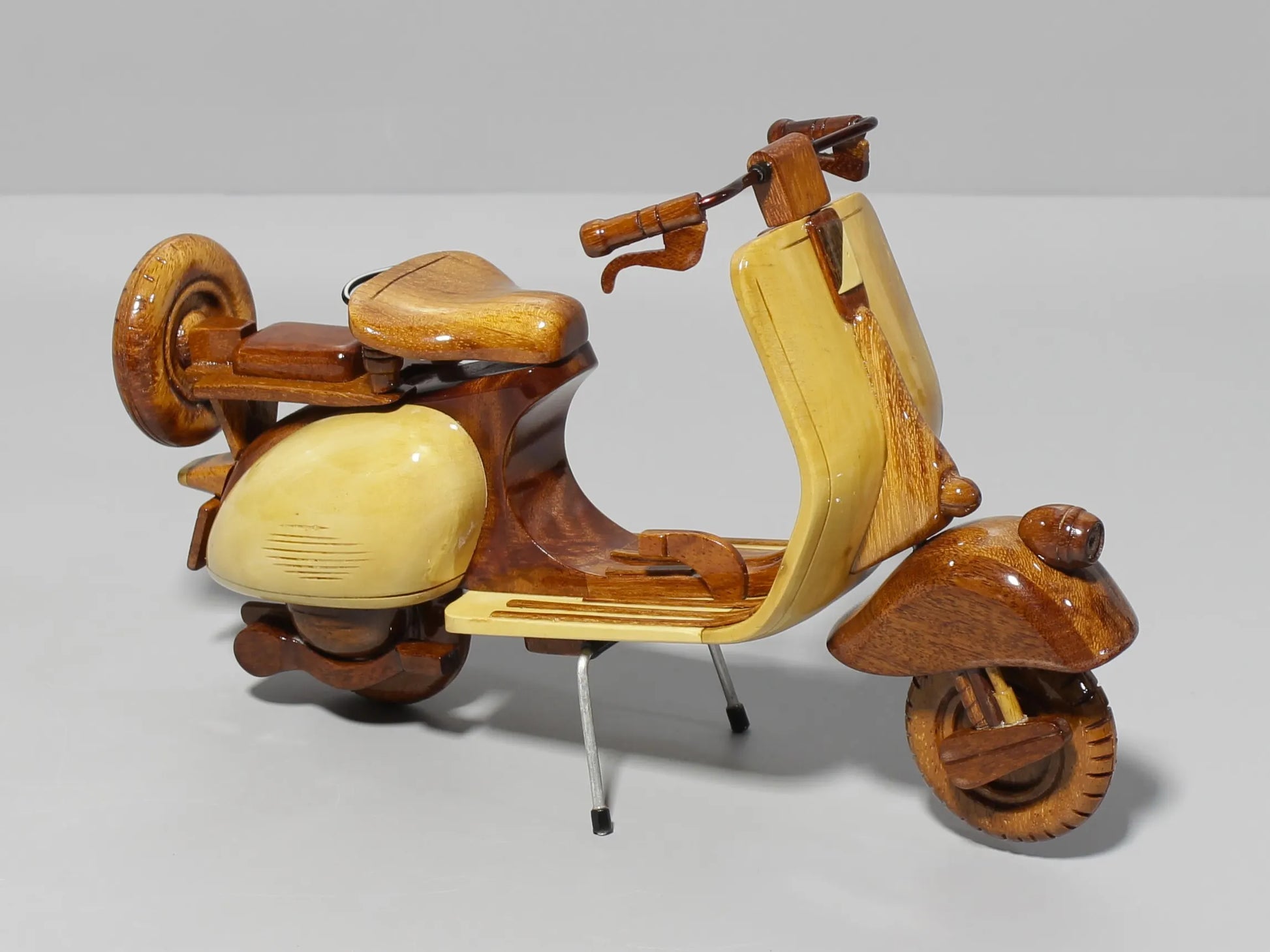Vespa collectible wood model – back side with helmet detail
