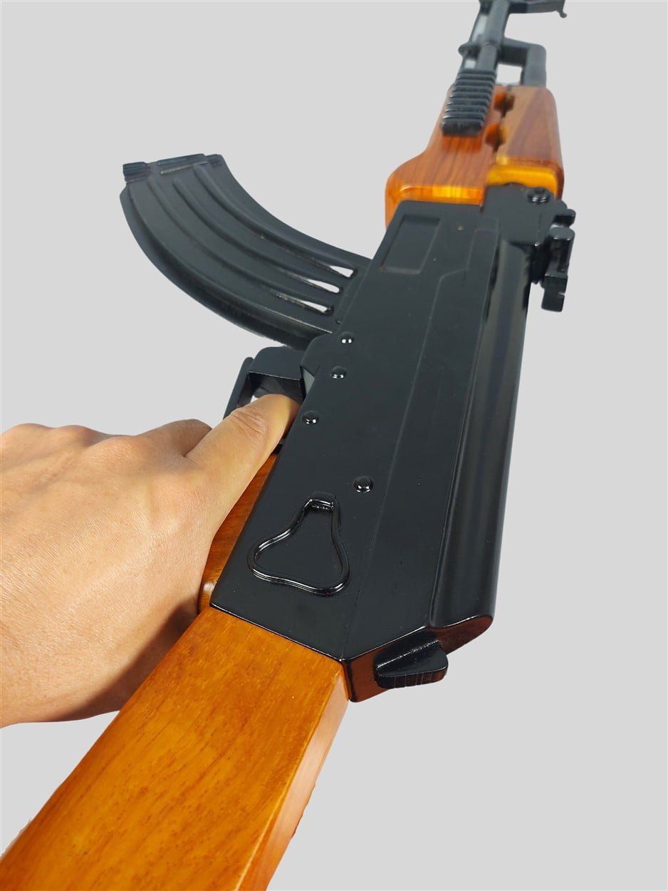 AK-47 Kalashnikov full-scaleVietnamwoodmodel