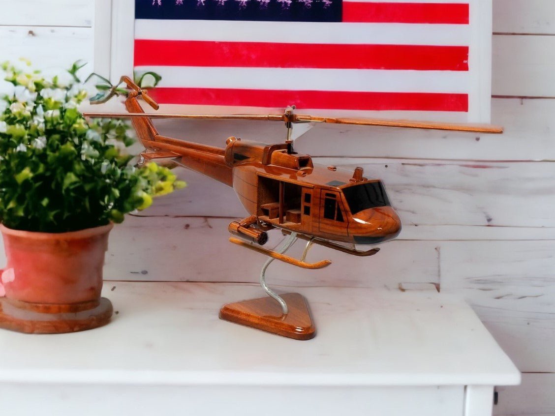Bell UH-1 Huey GunshipVietnamwoodmodel